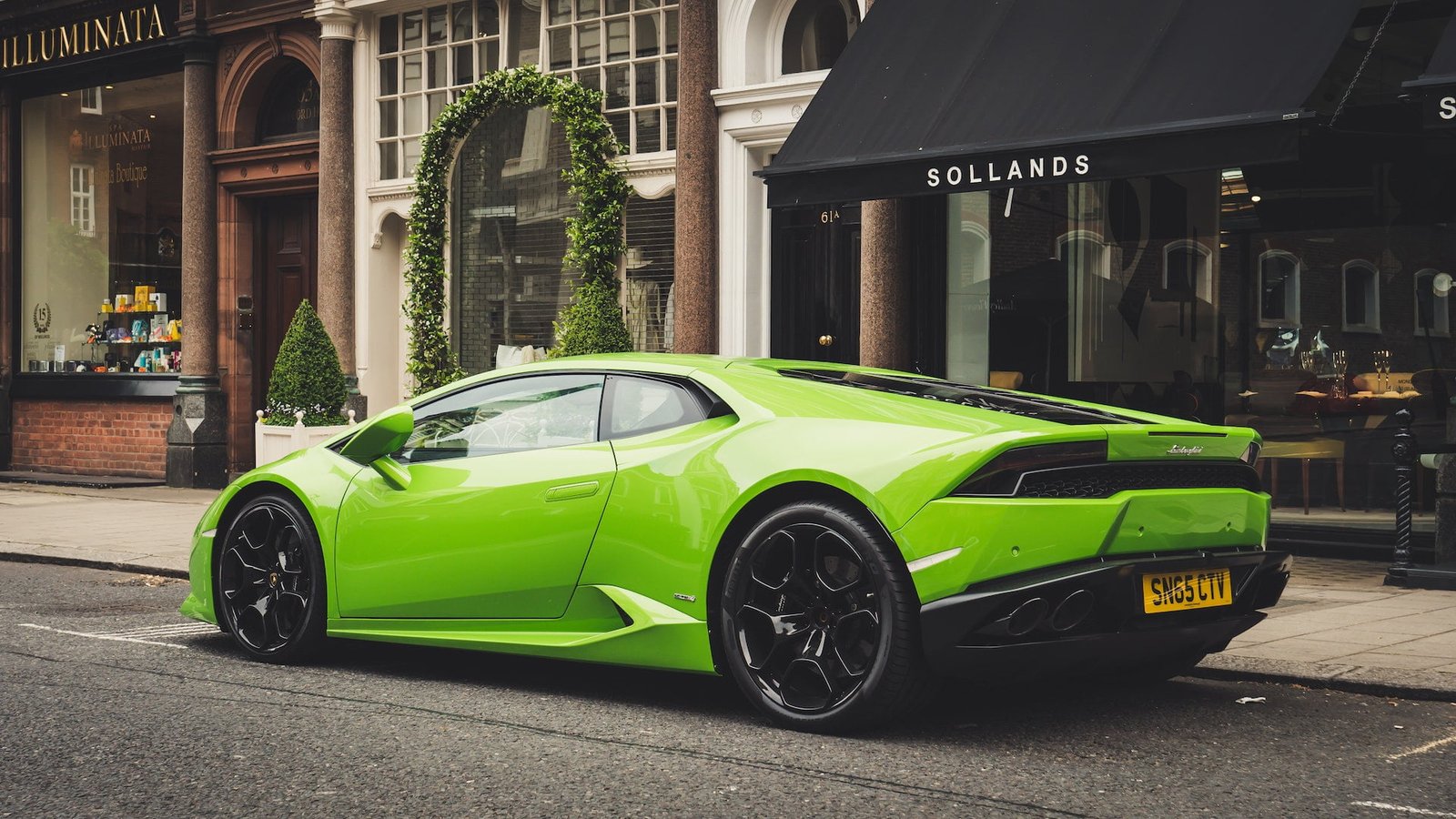 pexels-adrian-dorobantu-2127733 luxury car rental dubai