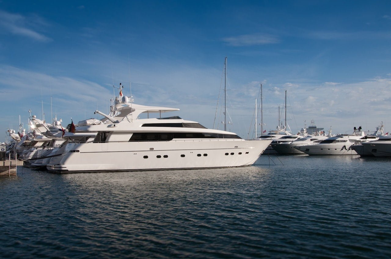 pexels-mali-maeder-42092 yacht-rental-dubai