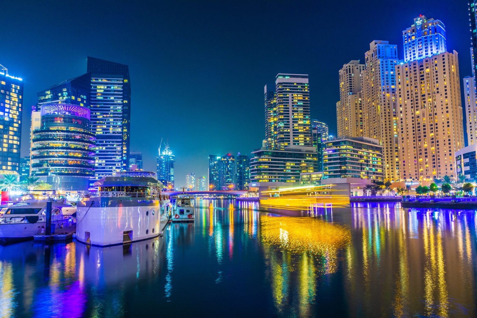 pexels-san-photography-6526438 yacht-rental-dubai